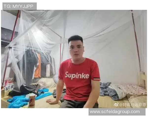 姚明佩戴领巾展现风采传递文化魅力引发社会关注与热议 姚明佩戴领巾展现风采传递文化魅力引发社会关注与热议