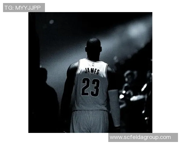 篮球明星M的传奇之路与背后故事揭示了他如何改变了篮球的未来